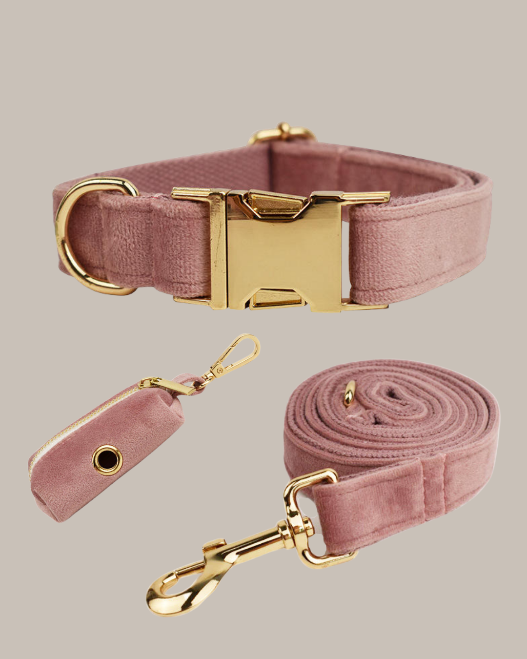 Hundehalsband und Leine aus Samt in Rosa mit goldenen Beschlägen und Kotbeuteltasche im eleganten Design.
